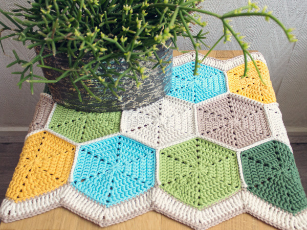 Beautiful Hexagon Table Runner Free Crochet Pattern