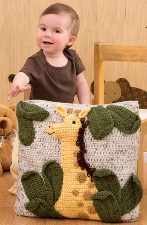 cute-giraffe-pillow-free-crochet-pattern