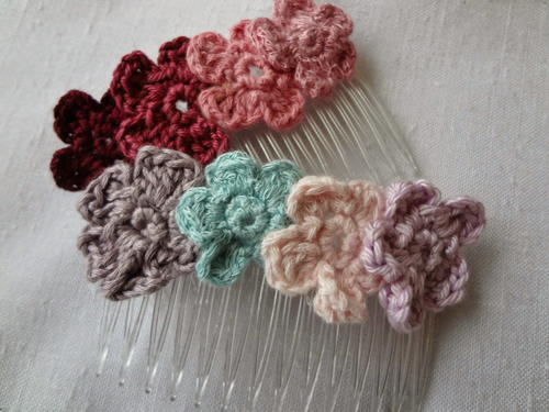 Flower Haircombs Free Crochet Pattern