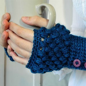 Puff Stitch Fingerless Gloves: Free Crochet Pattern