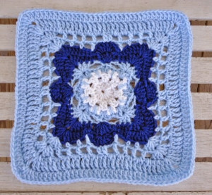 Snow Granny Square Free Crochet Pattern