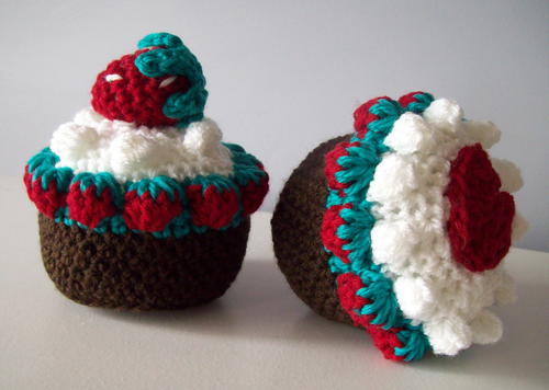 Strawberry Fields Chocolate Cup Cake Free Crochet Pattern