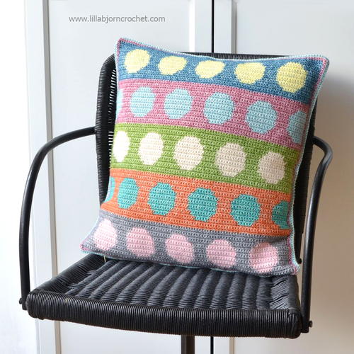 Tapestry Circles Pillow Free Crochet Pattern