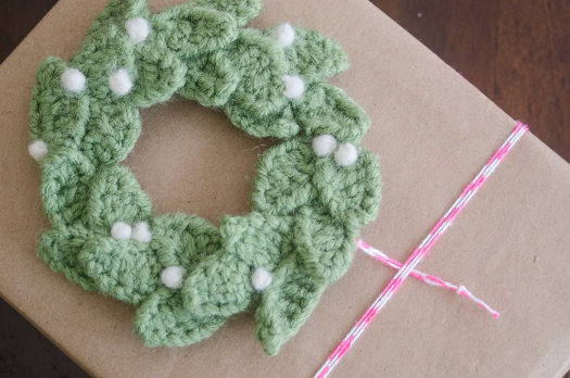 Wreath Gift Topper Free Crochet Pattern