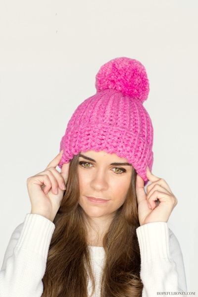 pink-bubblegum-pompom-beanie-free-crochet-pattern
